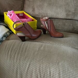 Kenneth Cole Reaction Brown Ankle Booties